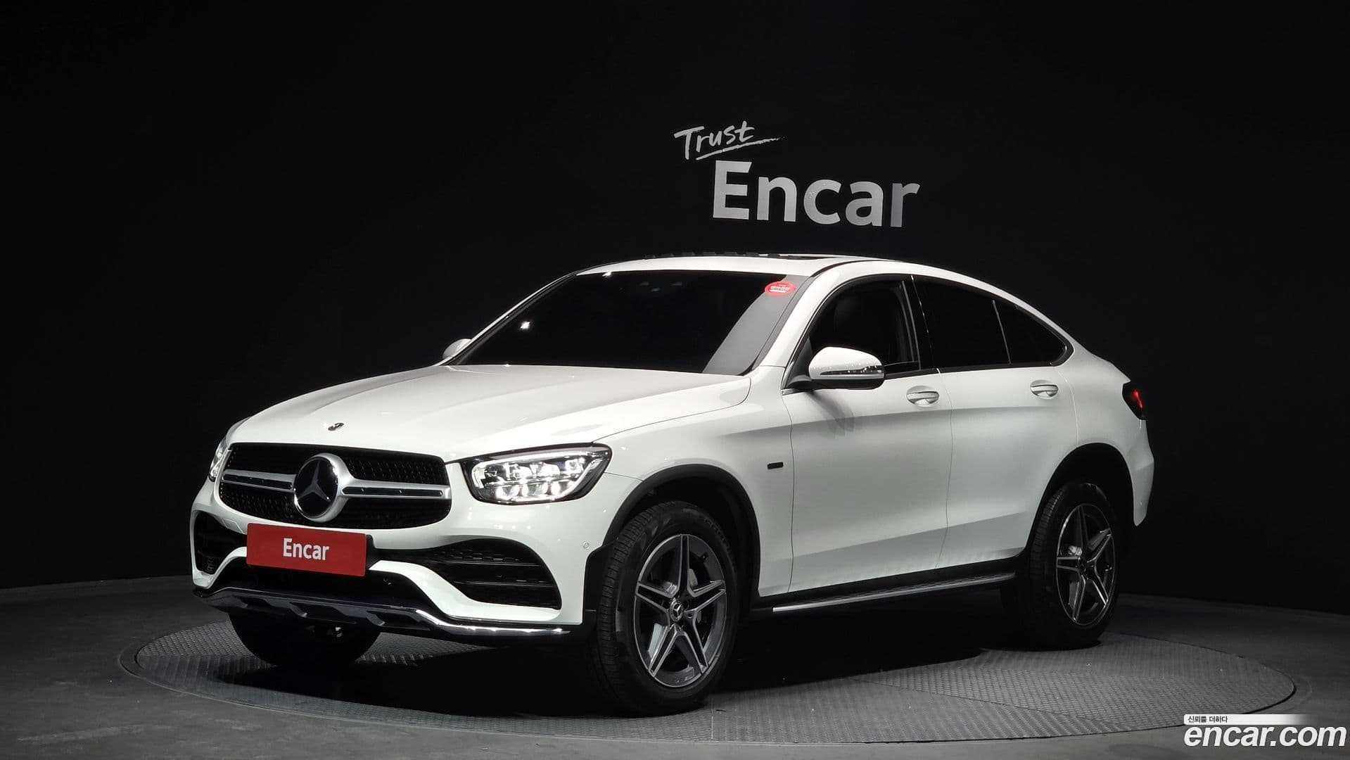 Main__Slider__Photo:GLC-Class Mercedes-Benz 2021.9-0