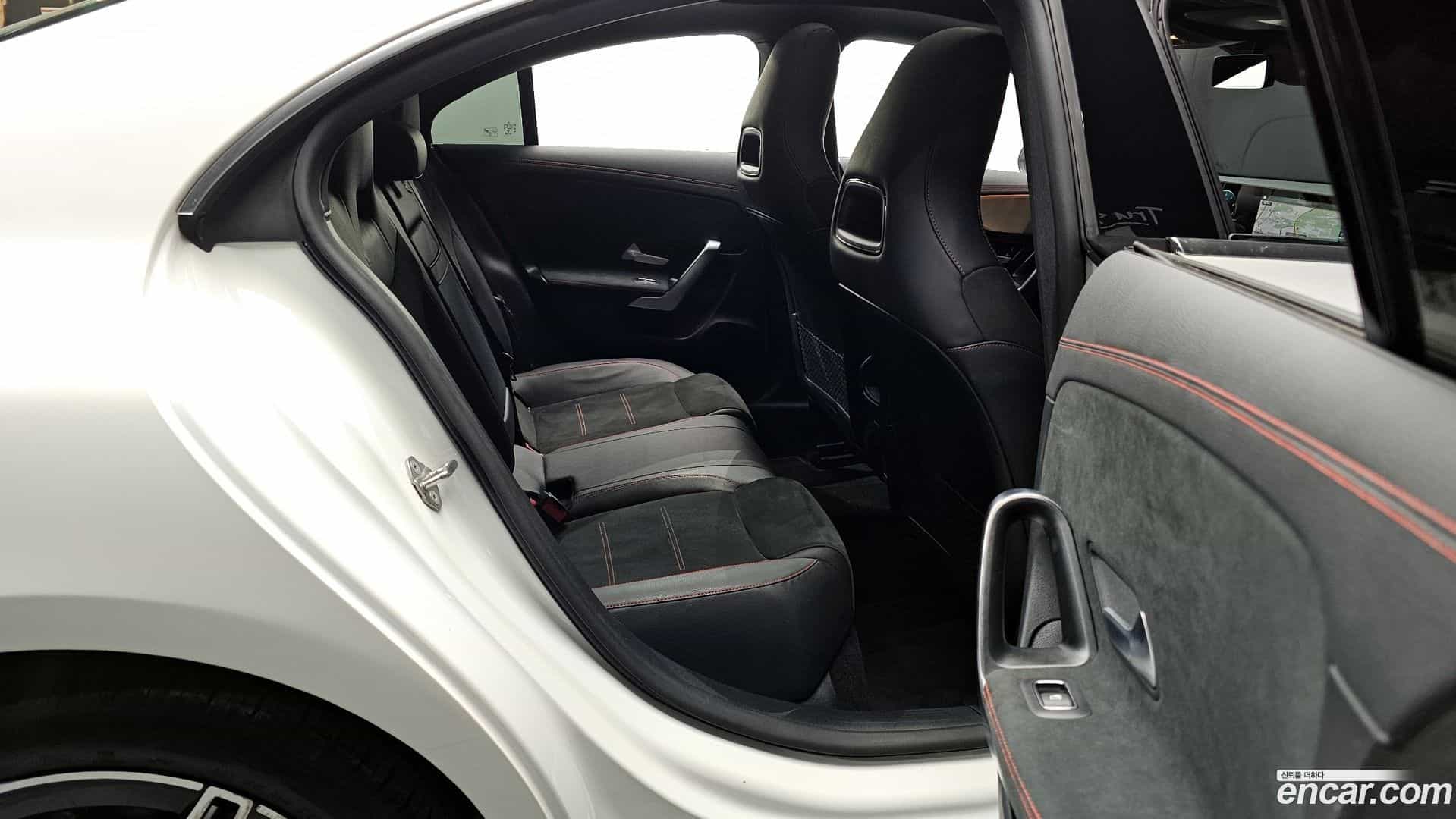 CLA-Class Mercedes-Benz 2022.1-OPTION-016