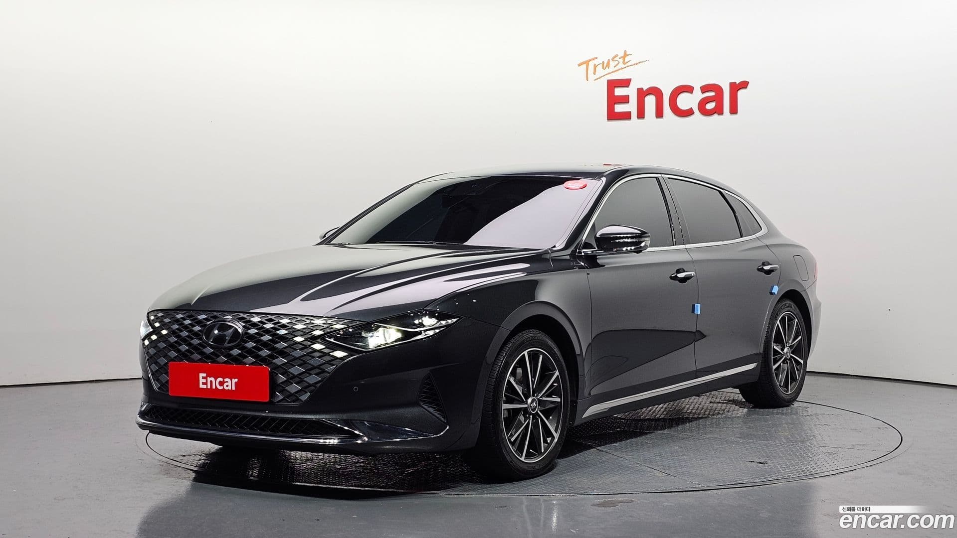 Main__Slider__Photo:Grandeur Hyundai 2022.10-0