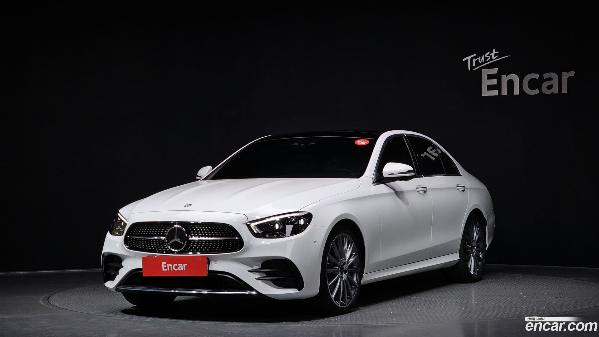 Main__Slider__Photo:E-Class Mercedes-Benz 2021.2-0
