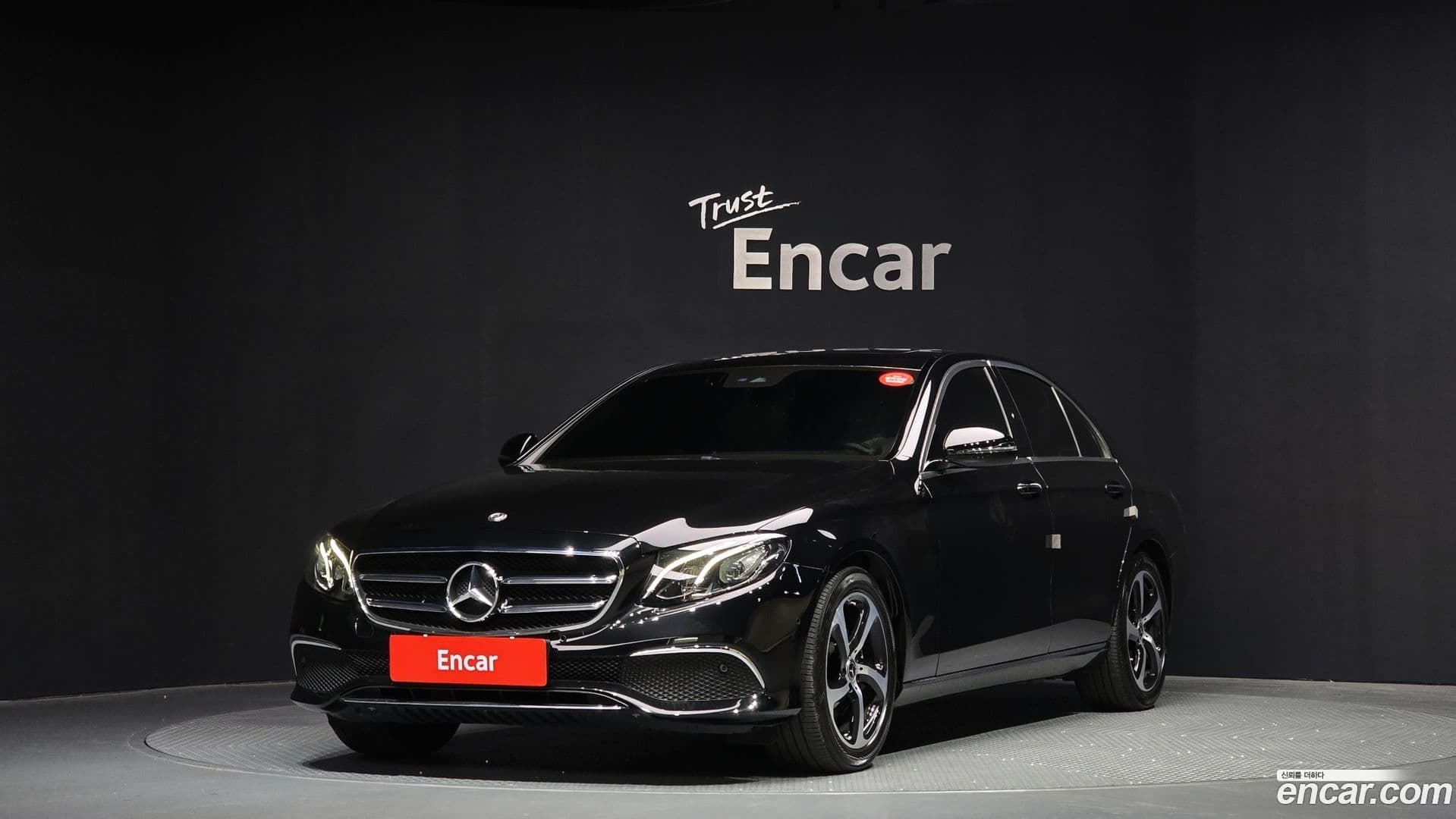 Main__Slider__Photo:E-Class Mercedes-Benz 2020.1-0