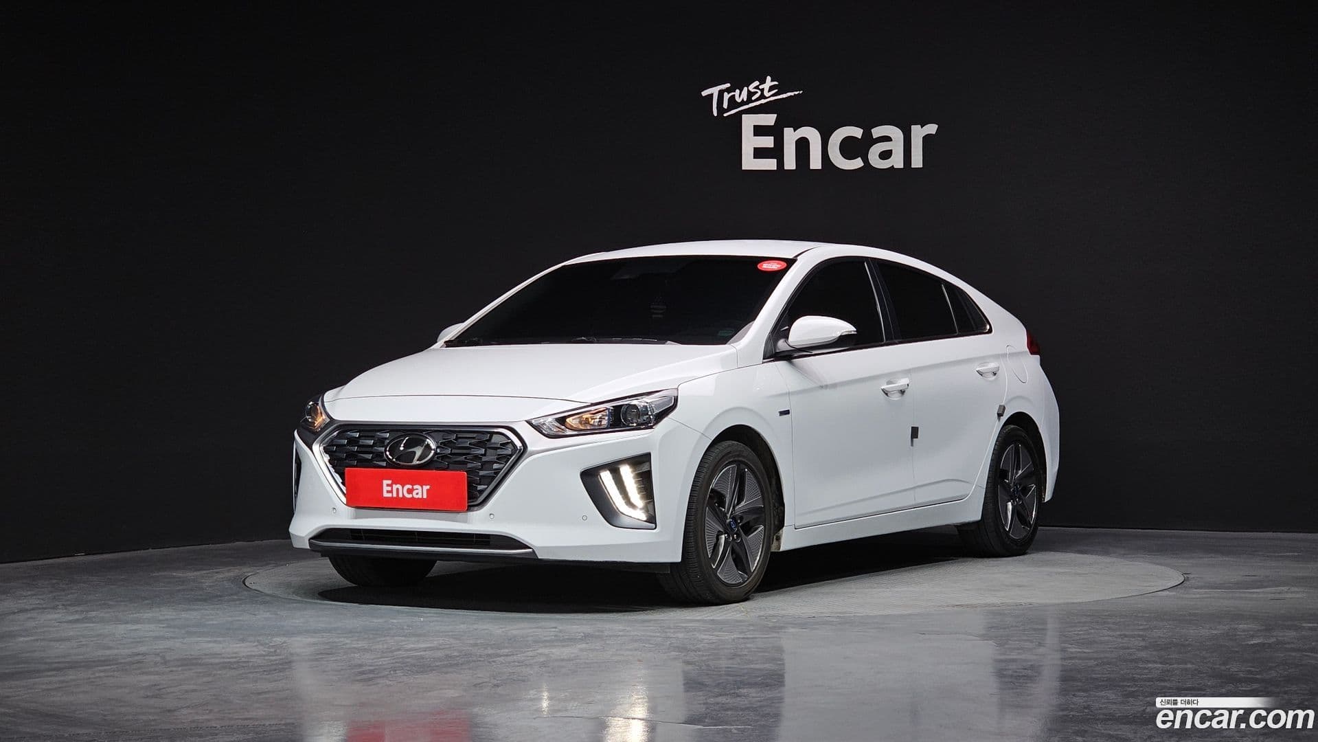Main__Slider__Photo:Ioniq Hyundai 2020.10-0