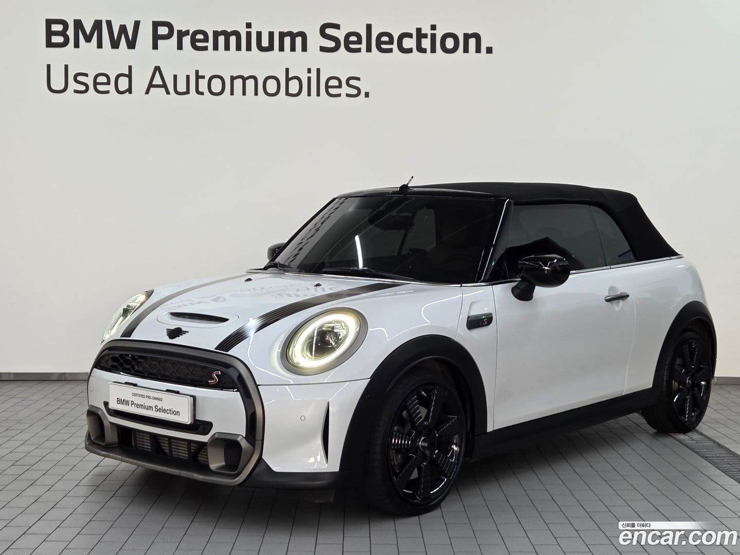Main__Slider__Photo:Cooper Convertible Mini 2023.6-0