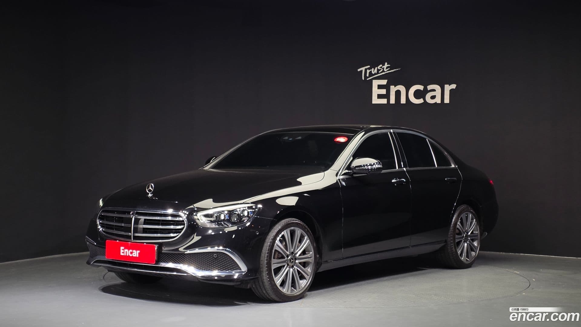 Main__Slider__Photo:E-Class Mercedes-Benz 2021.2-0