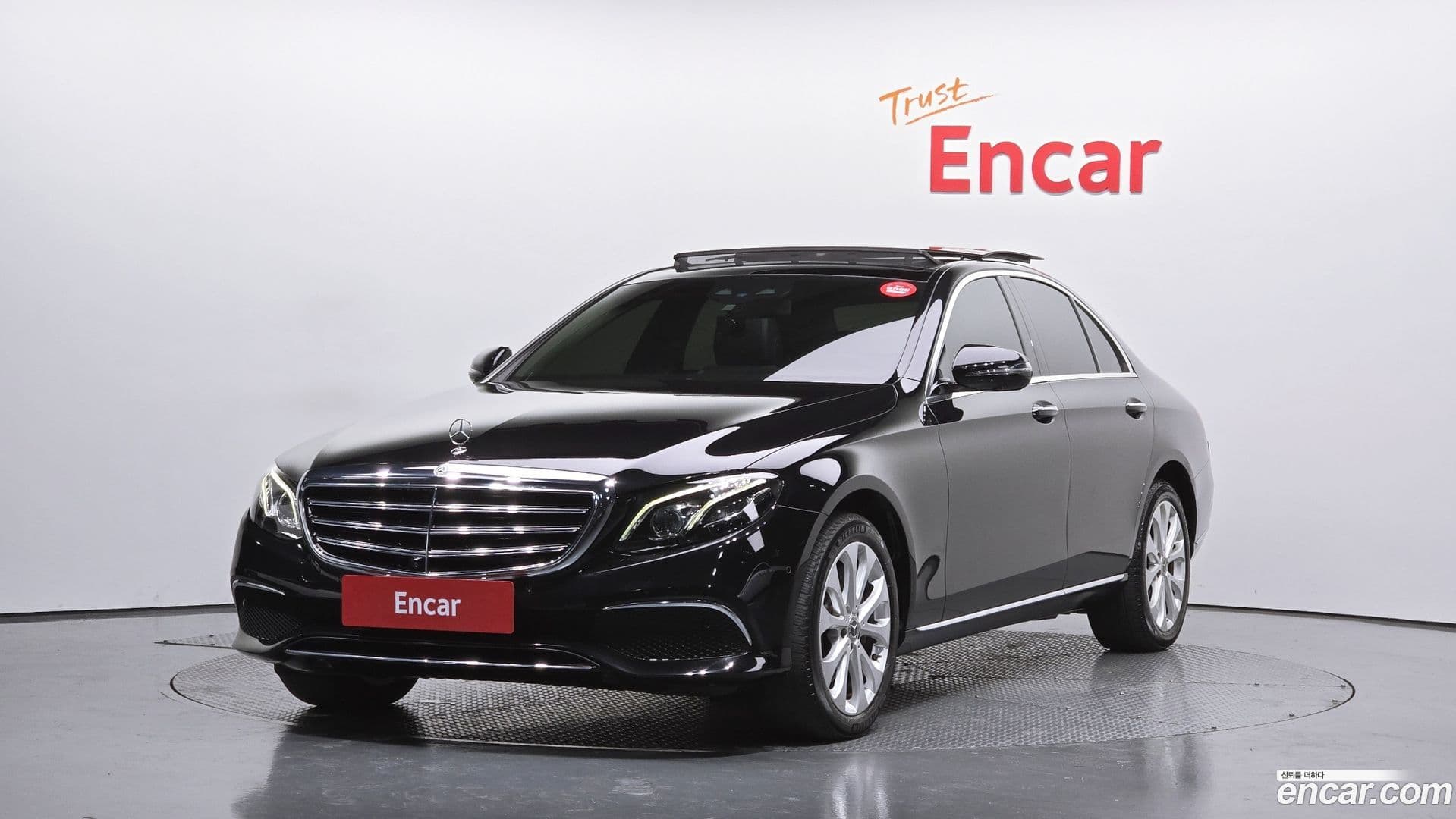 Main__Slider__Photo:E-Class Mercedes-Benz 2019.3-0