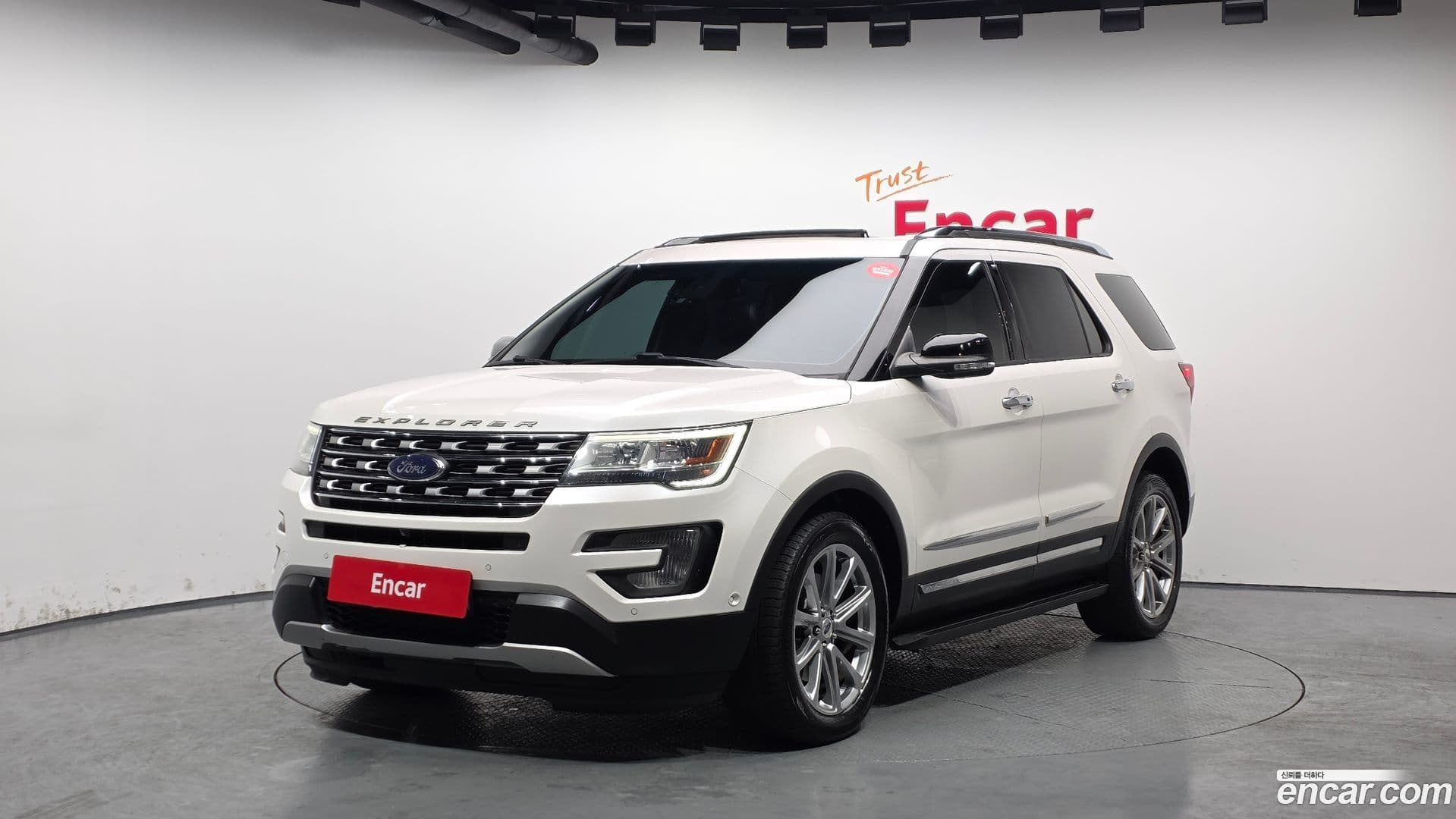 Main__Slider__Photo:Explorer Ford 2017.3-0