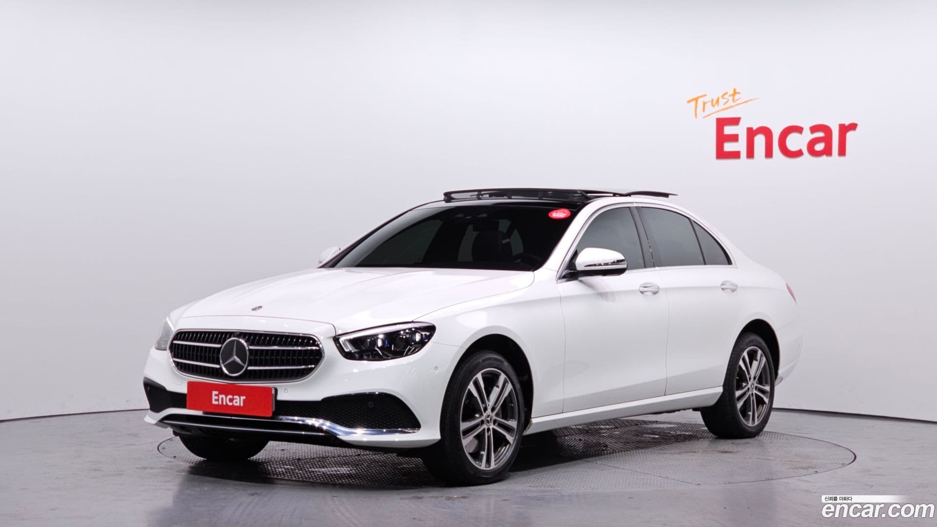 Main__Slider__Photo:E-Class Mercedes-Benz 2021.11-0