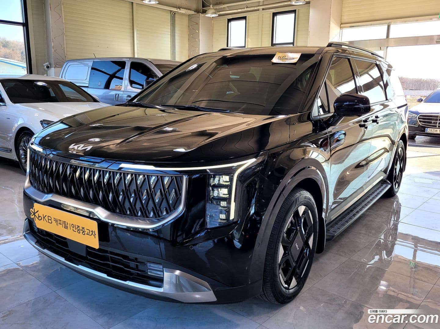 Main__Slider__Photo:Canival Kia 2024.4-0