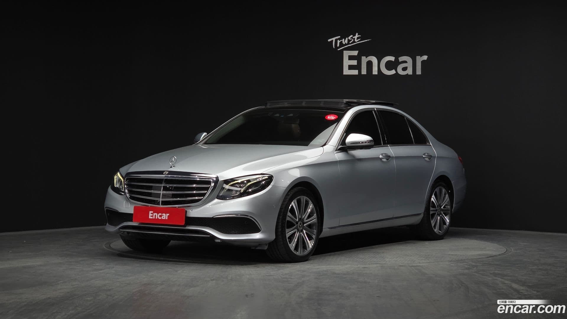 Main__Slider__Photo:E-Class Mercedes-Benz 2017.5-0