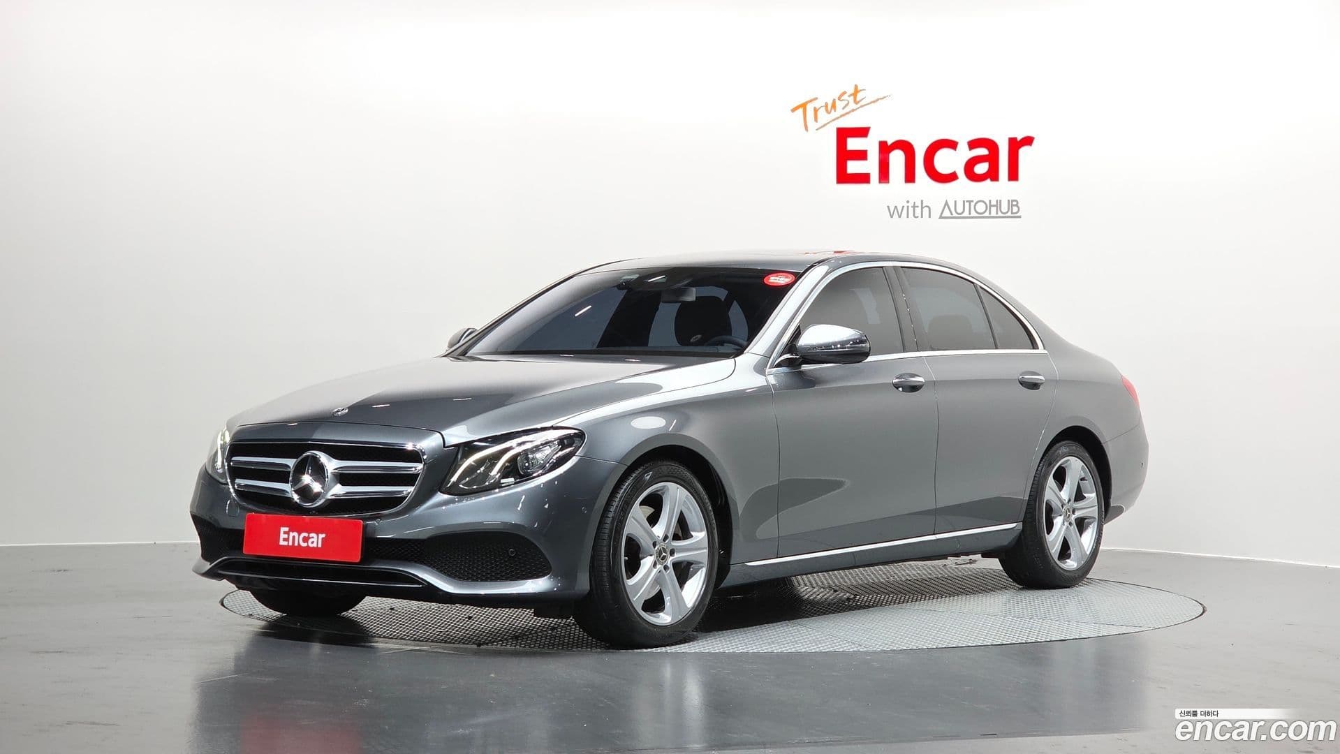 Main__Slider__Photo:E-Class Mercedes-Benz 2018.4-0