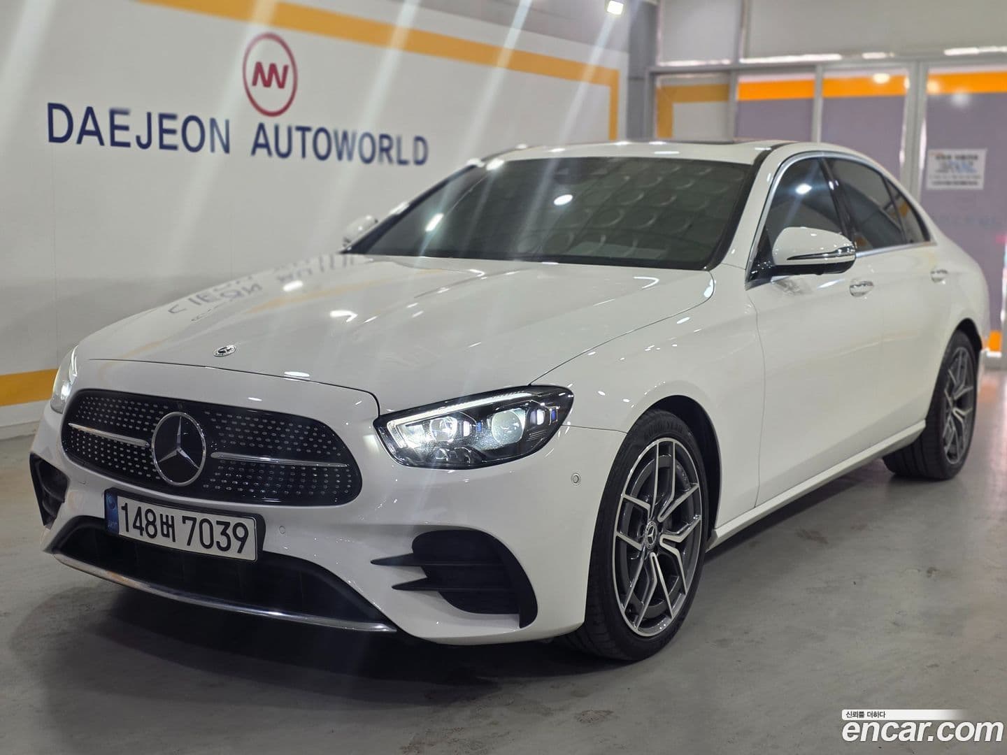 Main__Slider__Photo:E-Class Mercedes-Benz 2022.1-0