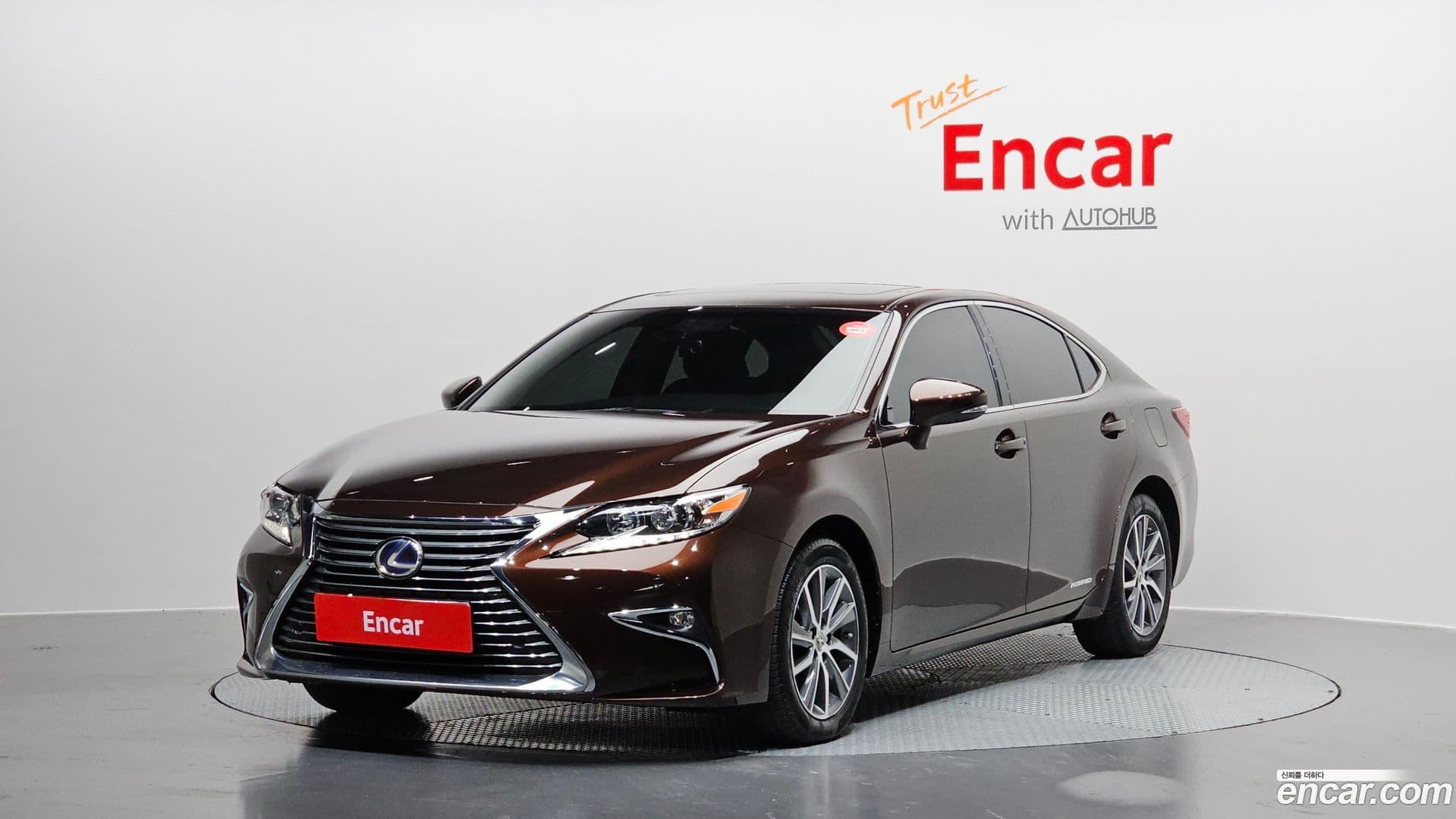 Main__Slider__Photo:ES Lexus 2017.4-0