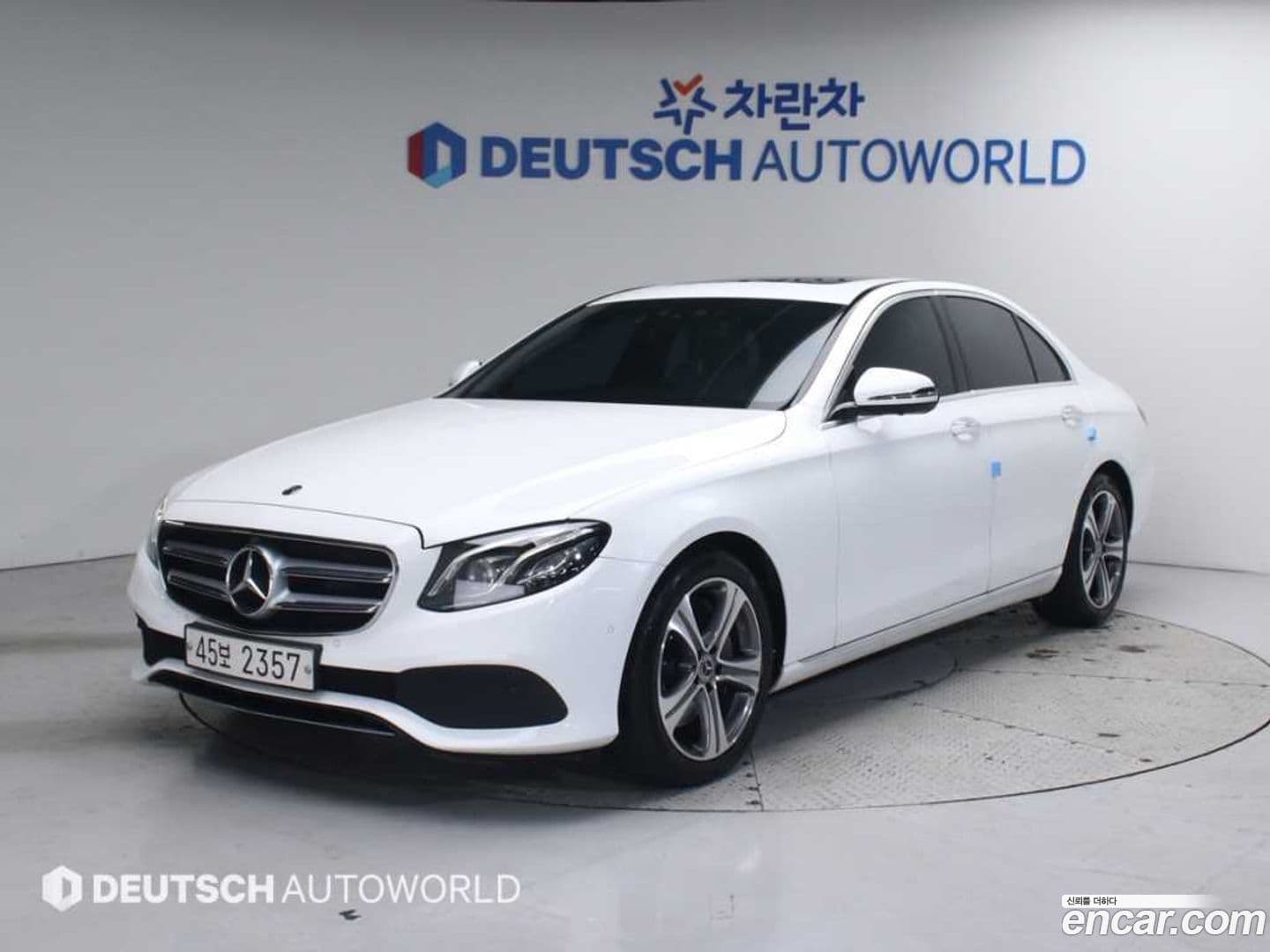 Main__Slider__Photo:E-Class Mercedes-Benz 2017.9-0