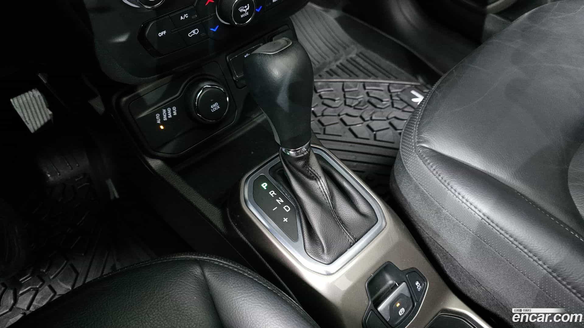 Renegade Jeep 2021.4-INNER-009