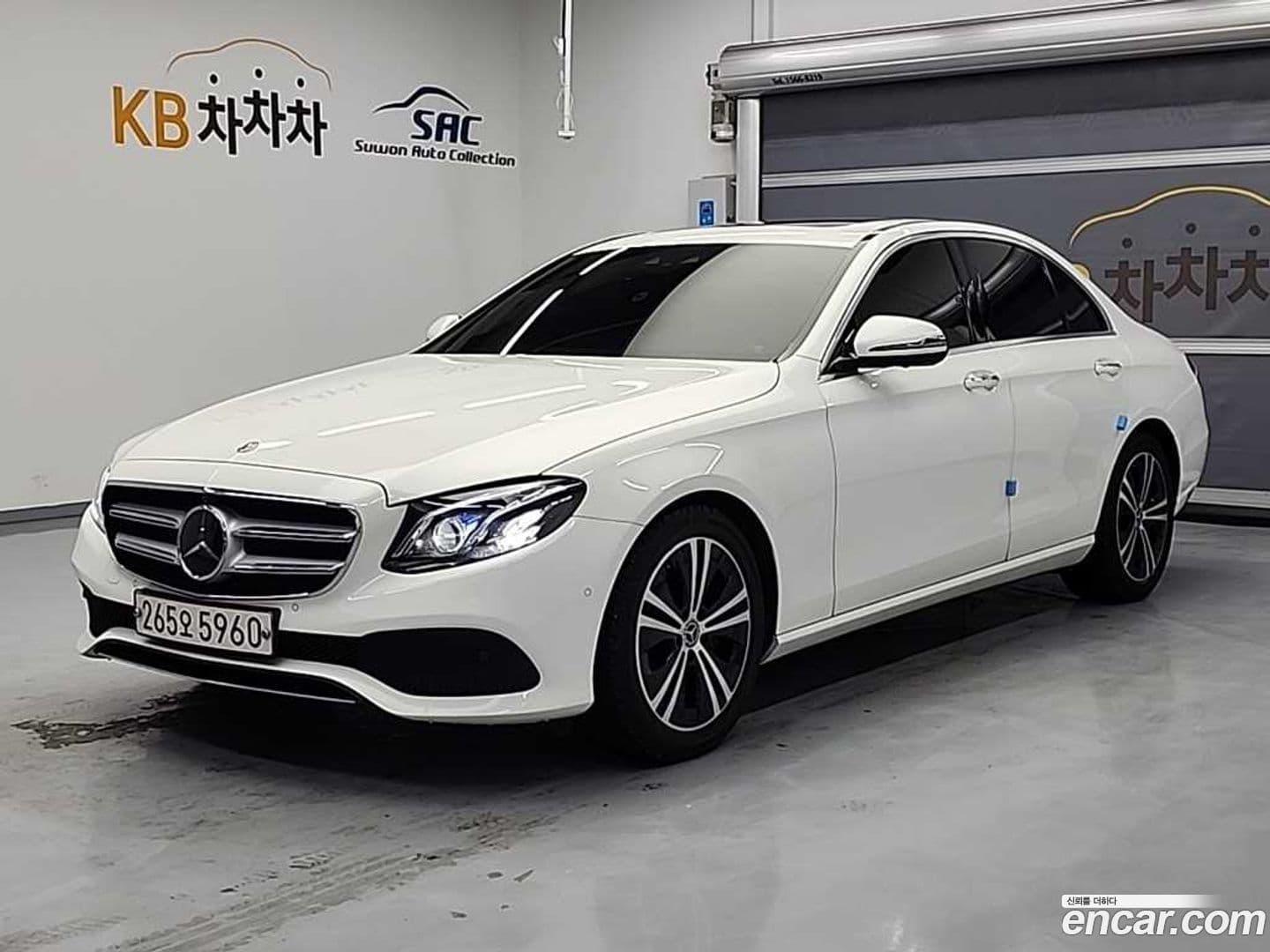 Main__Slider__Photo:E-Class Mercedes-Benz 2020.1-0