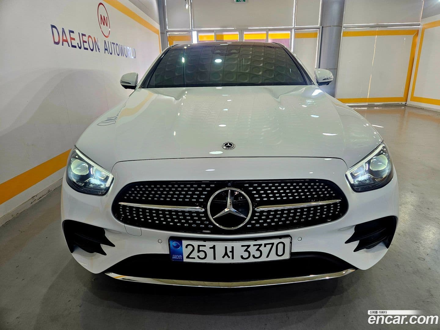 Main__Slider__Photo:E-Class Mercedes-Benz 2022.9-0