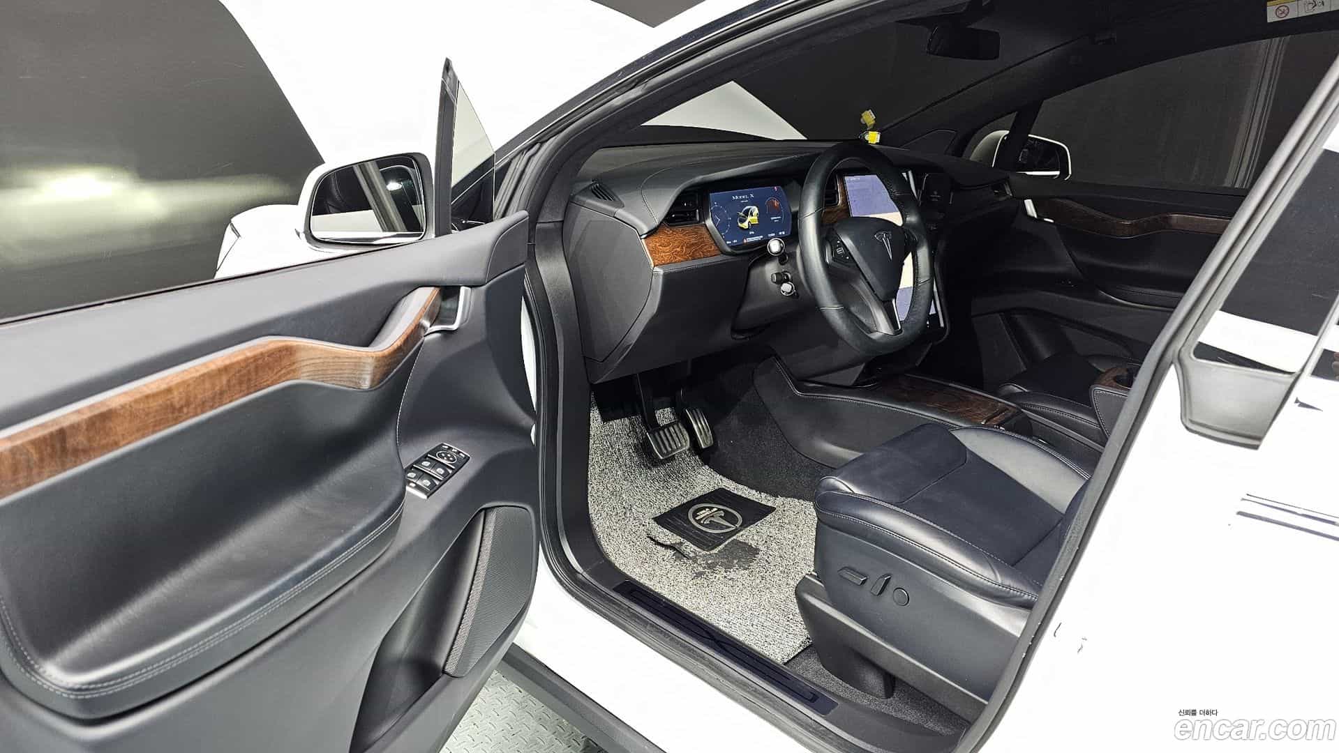 Model X Tesla 2020.8-INNER-010
