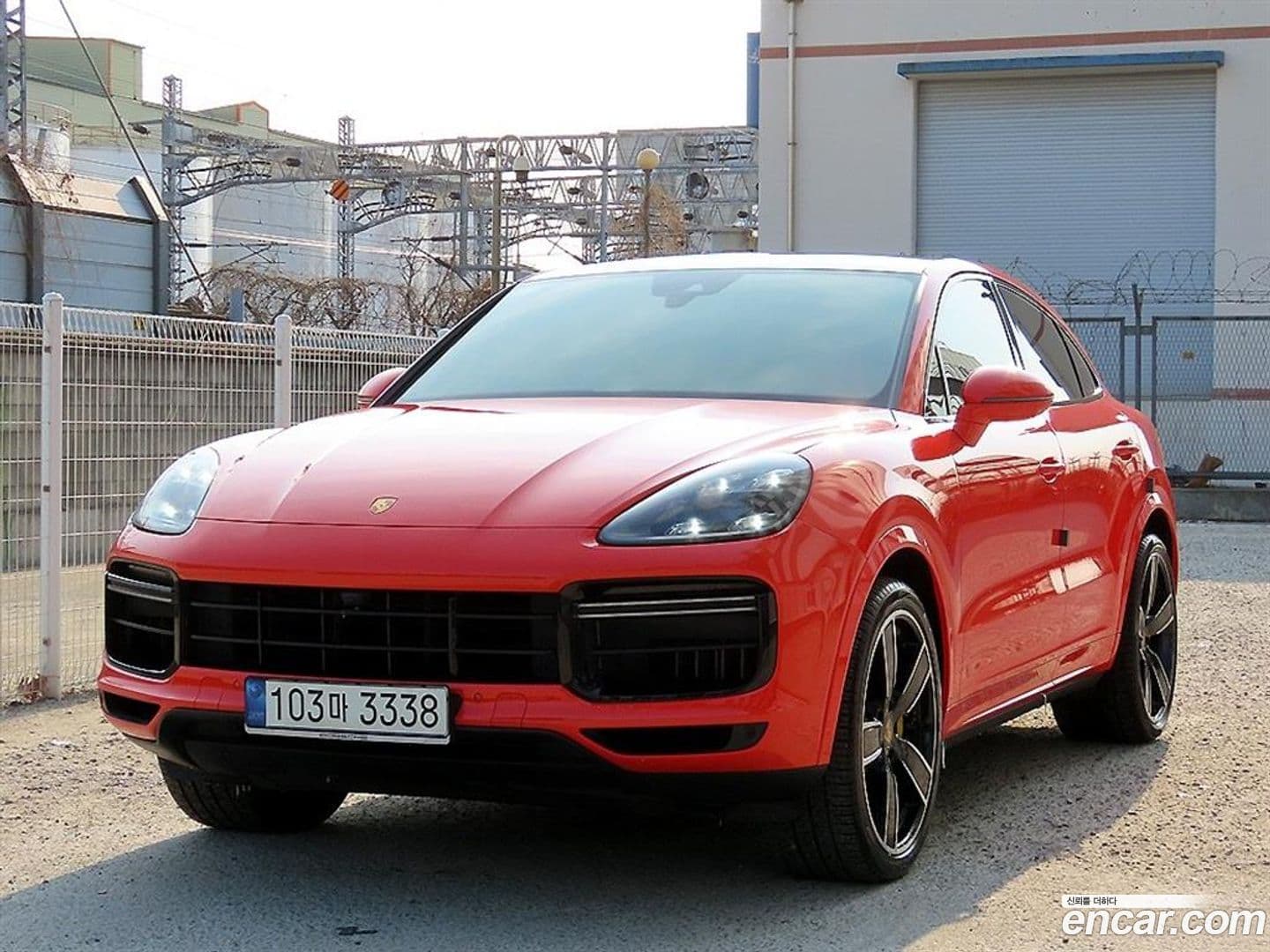 Main__Slider__Photo:Cayenne Porsche 2021.1-0
