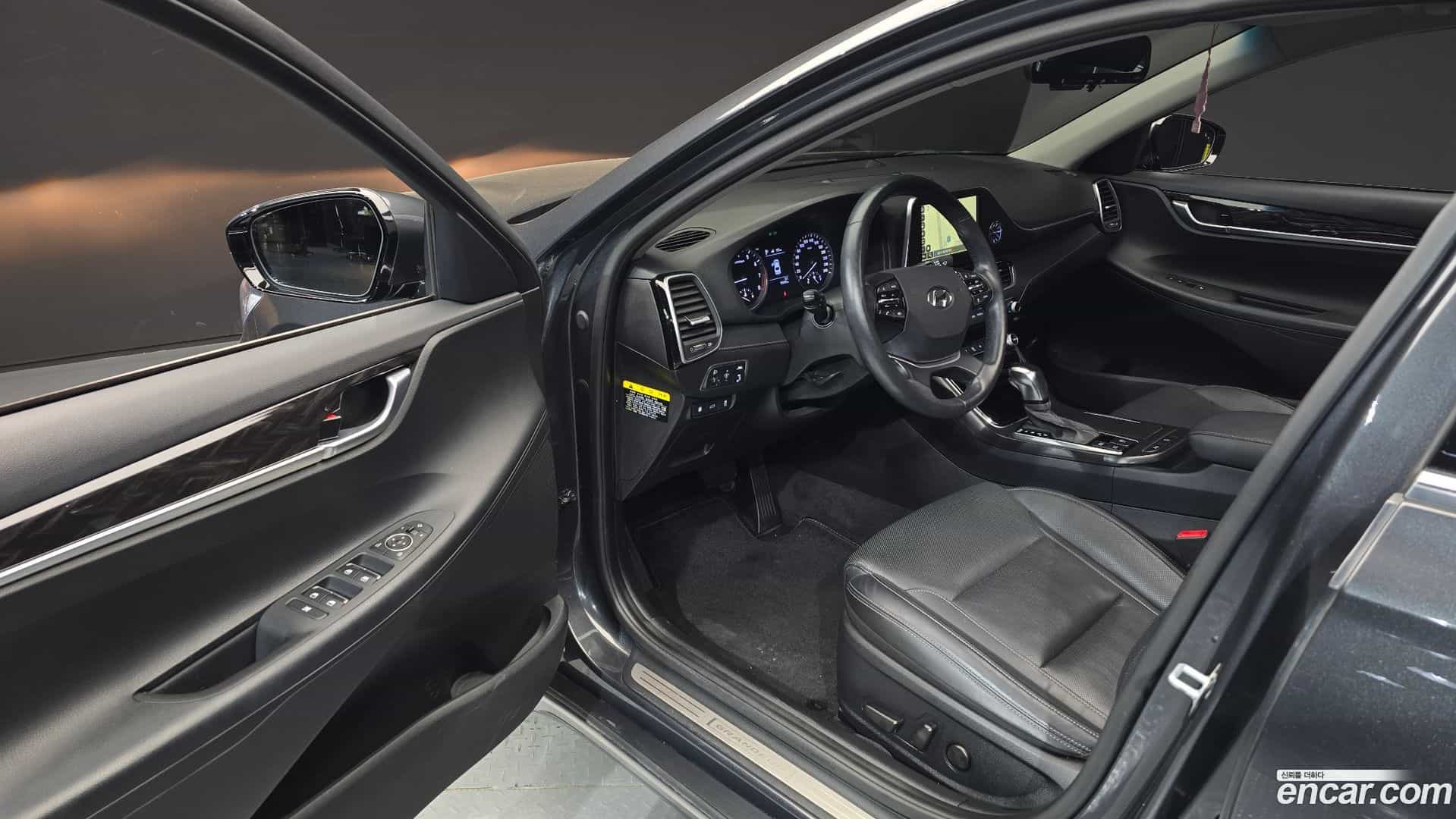 Grandeur Hyundai 2018.11-INNER-010