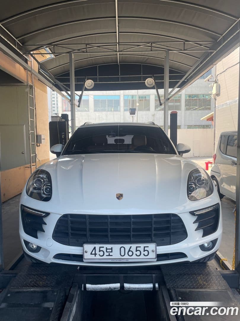 Main__Slider__Photo:Macan Porsche 2016.4-0