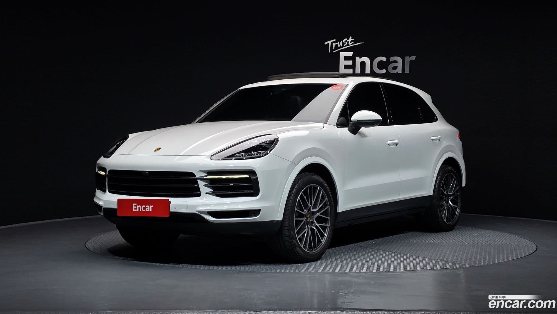 Main__Slider__Photo:Cayenne Porsche 2019.2-0