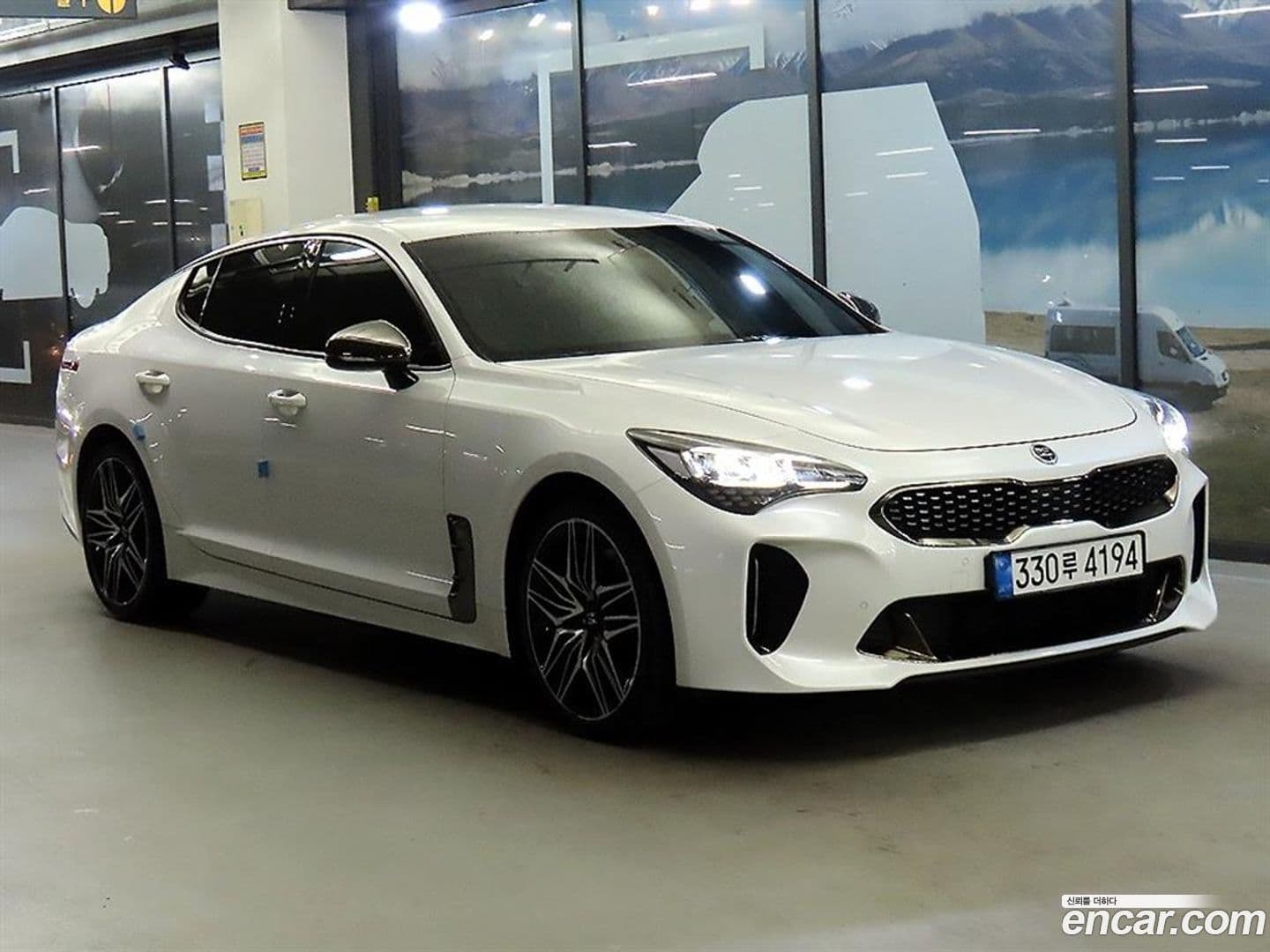 Main__Slider__Photo:Stinger Kia 2021.3-0