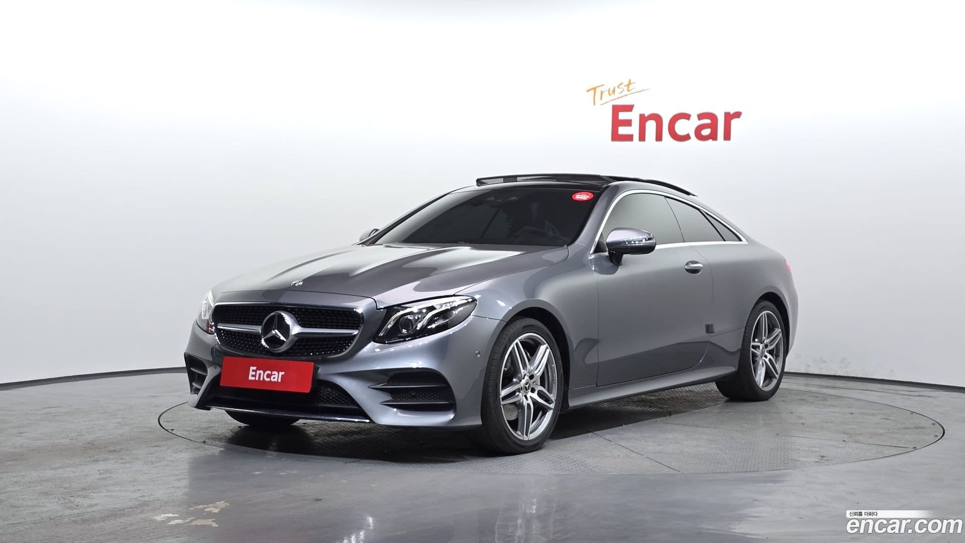 Main__Slider__Photo:E-Class Mercedes-Benz 2018.6-0