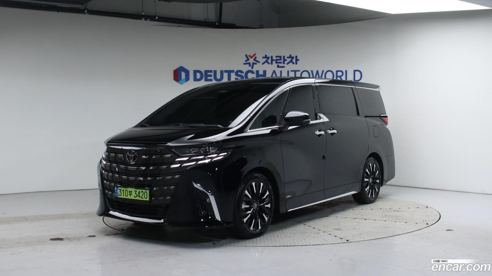 Main__Slider__Photo:Alphard Toyota 2024.11-0