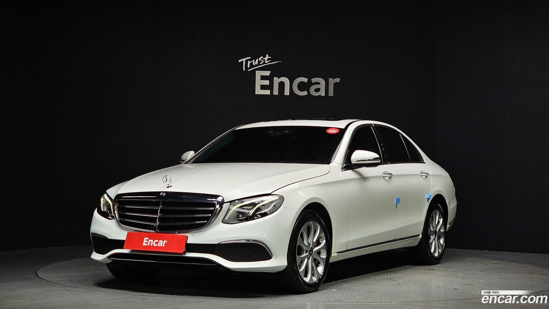 Main__Slider__Photo:E-Class Mercedes-Benz 2018.0-0