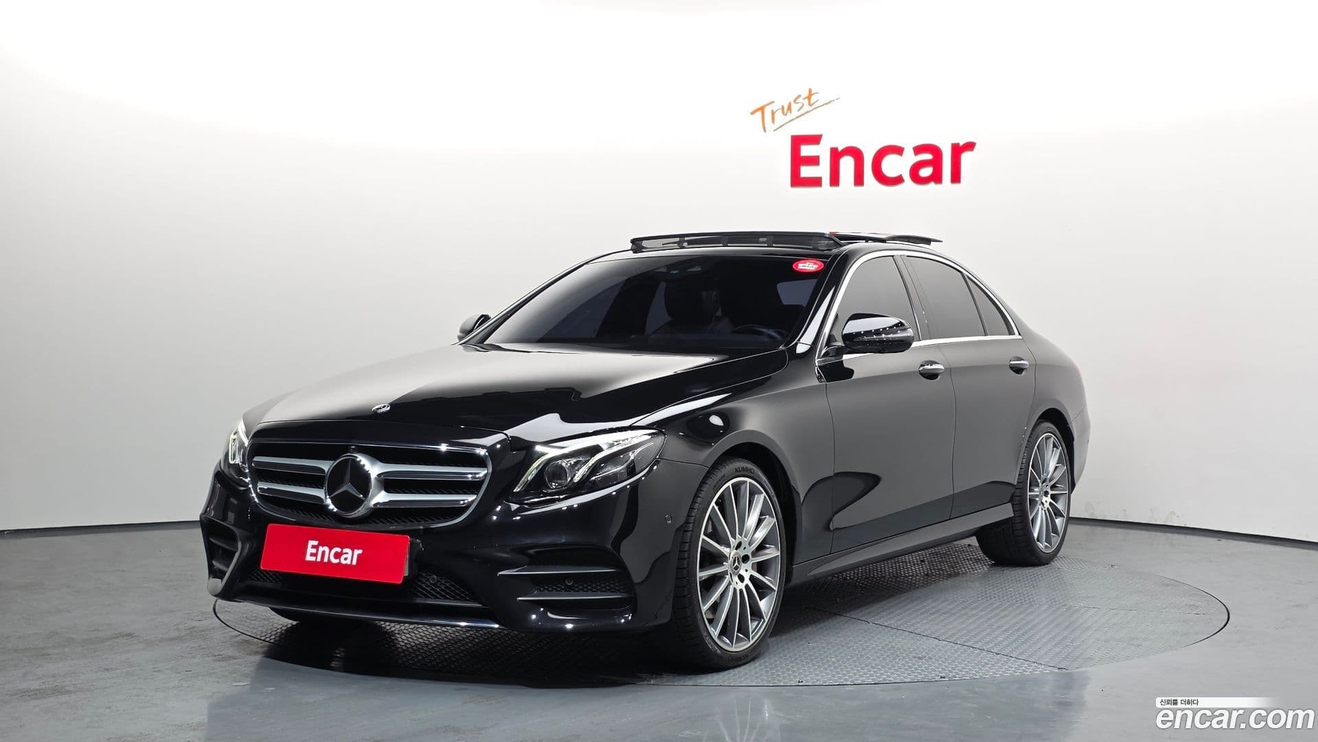 Main__Slider__Photo:E-Class Mercedes-Benz 2019.10-0