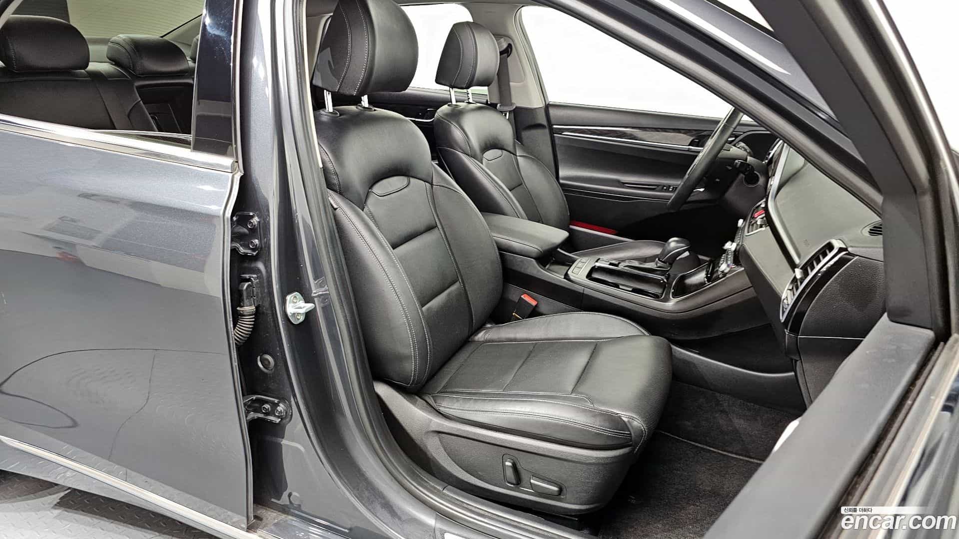Grandeur Hyundai 2018.0-INNER-010