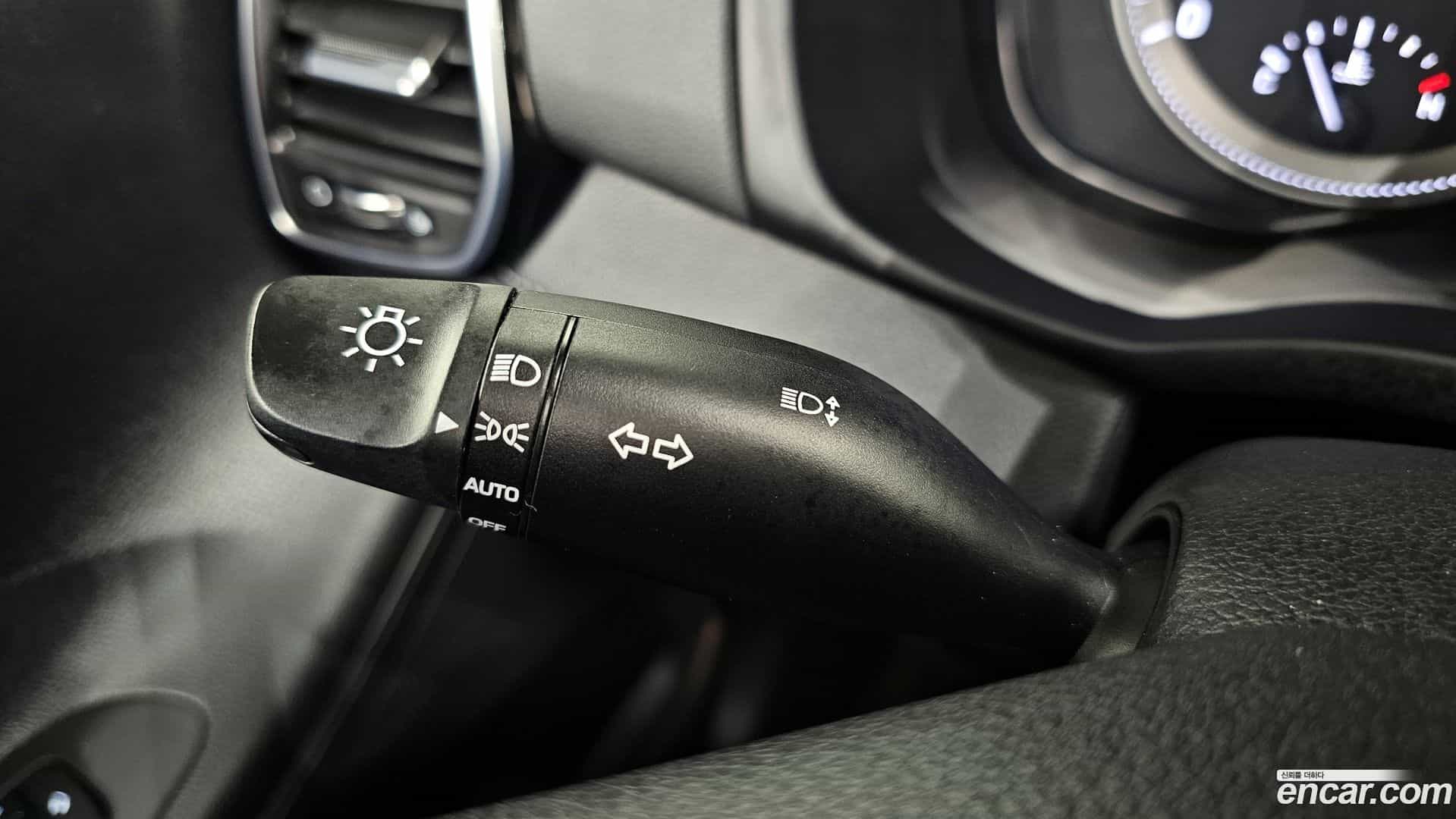Grandeur Hyundai 2018.0-OPTION-024