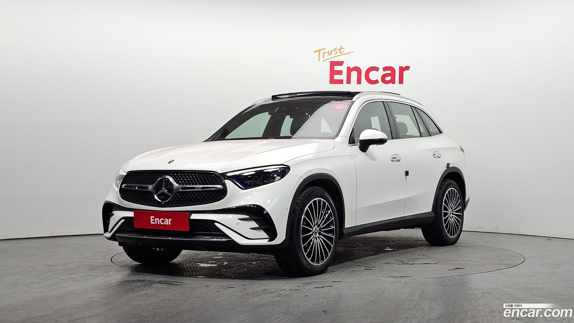Main__Slider__Photo:GLC-Class Mercedes-Benz 2025.8-0