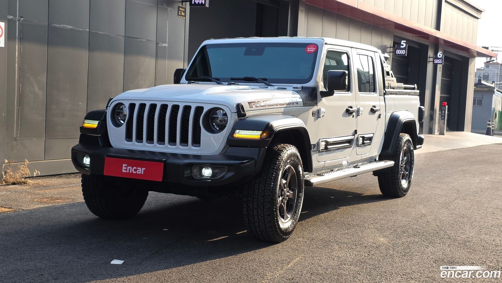 Main__Slider__Photo:Gladiator Jeep 2021.5-0