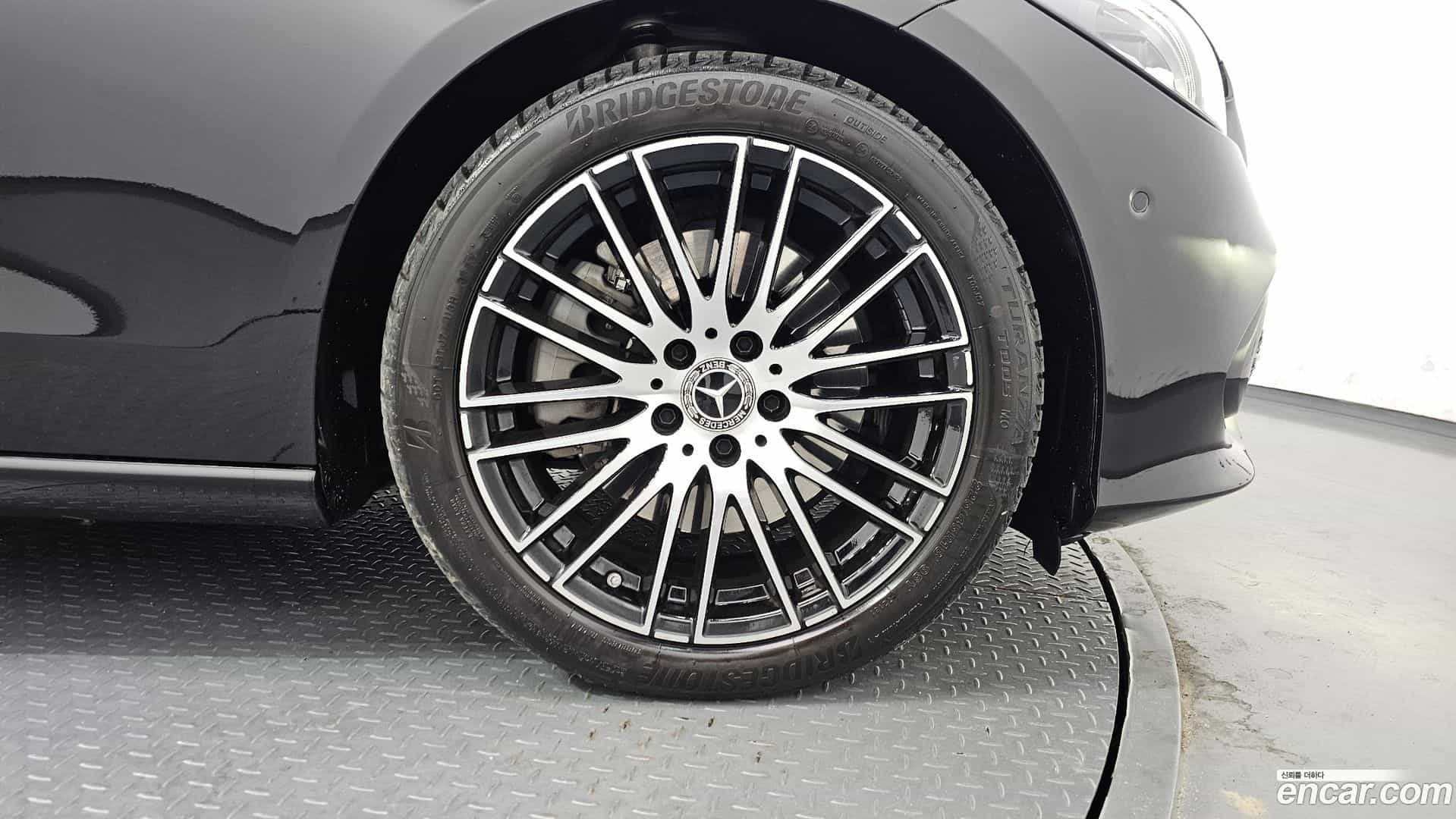 C-Class Mercedes-Benz 2024.3-OUTER-005