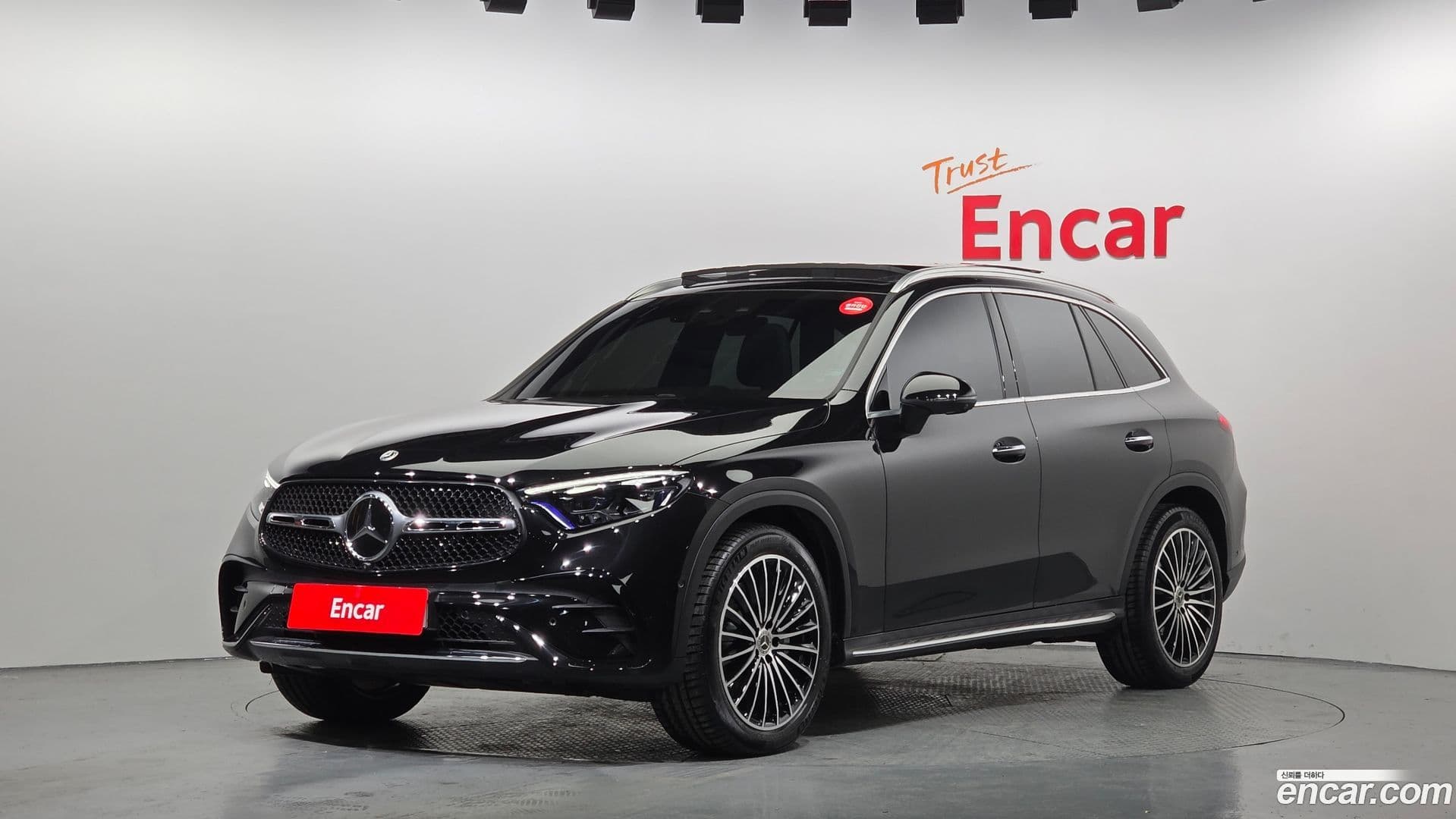 Main__Slider__Photo:GLC-Class Mercedes-Benz 2024.9-0