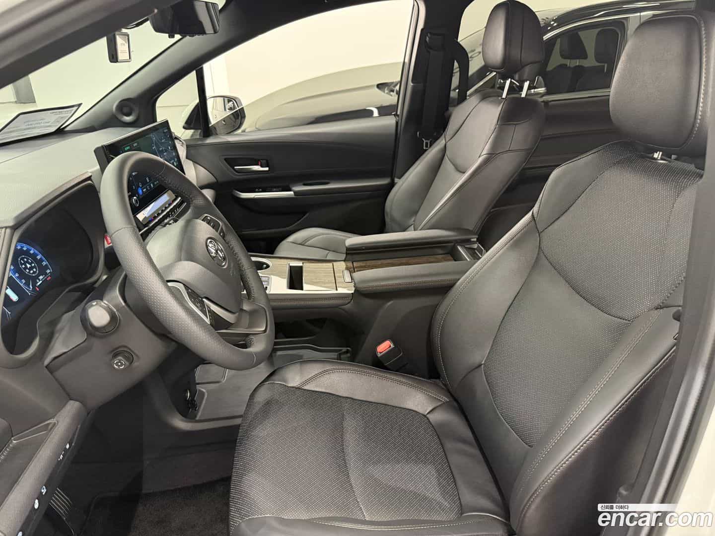 Sienna Toyota 2025.2-OPTION-015