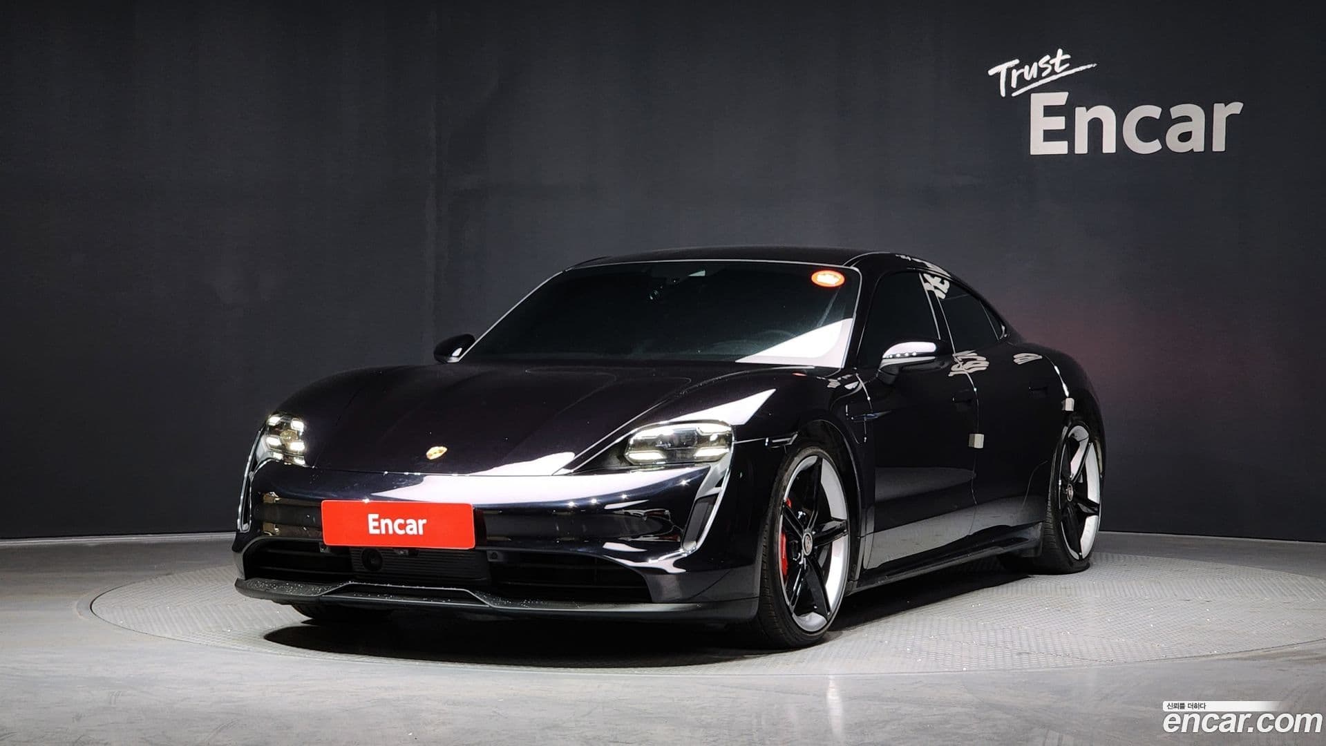 Main__Slider__Photo:Taycan Porsche 2021.7-0