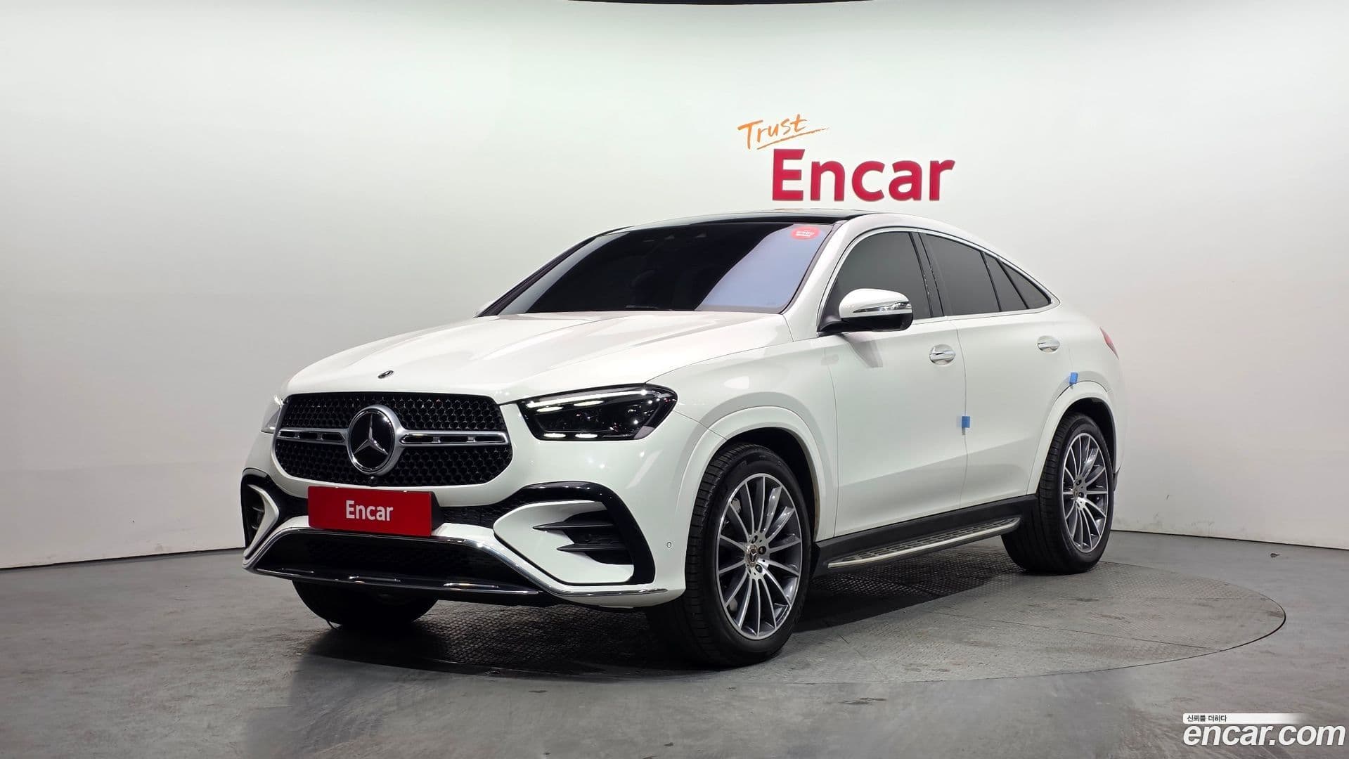 Main__Slider__Photo:GLE-Class Mercedes-Benz 2023.8-0