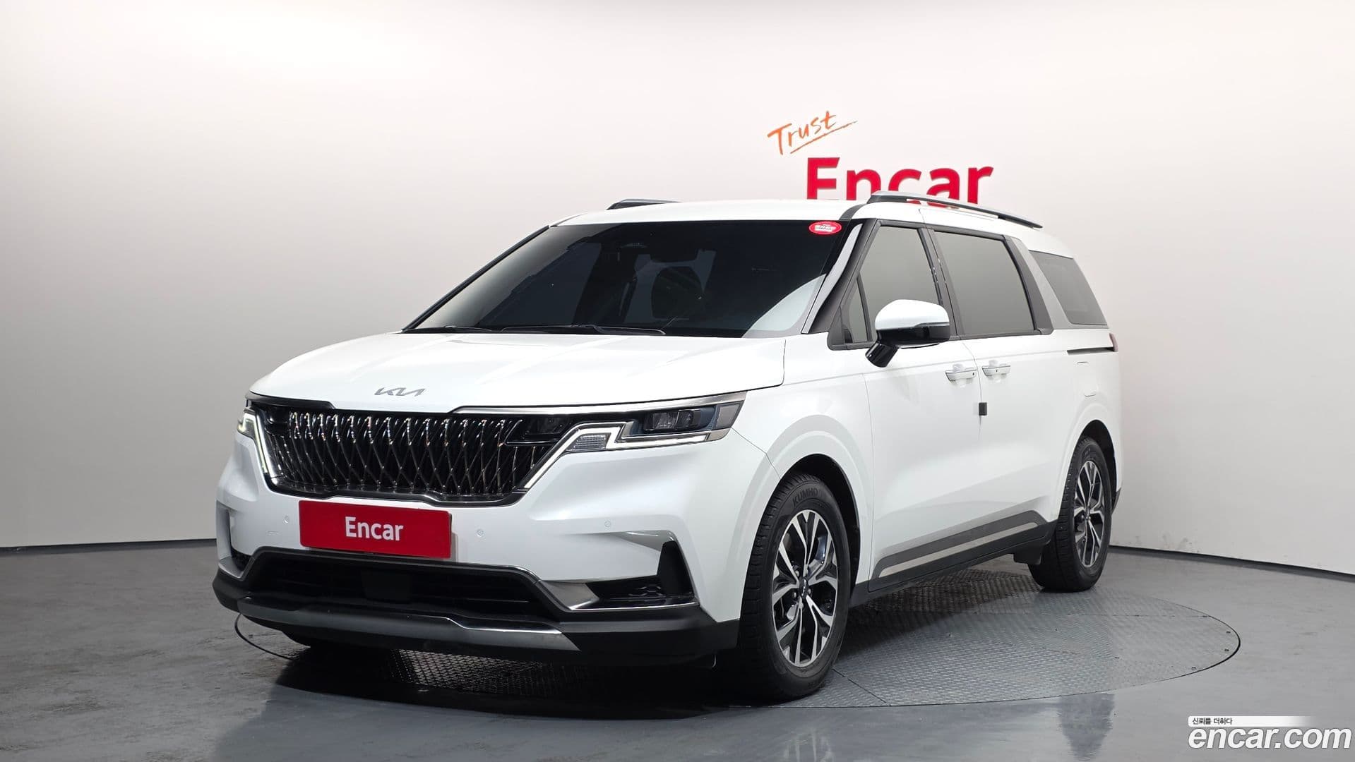 Main__Slider__Photo:Canival Kia 2023.1-0