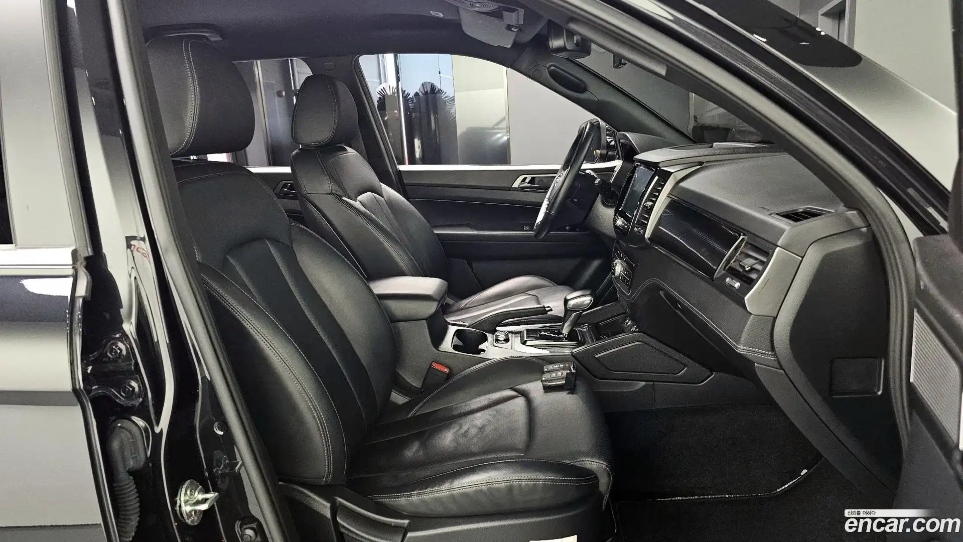 Rexton KG Mobility 2022.0-INNER-010