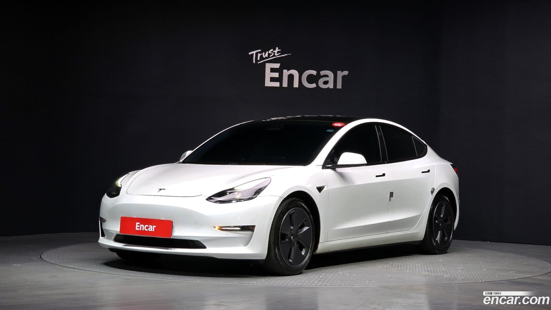 Main__Slider__Photo:Model 3 Tesla 2021.5-0