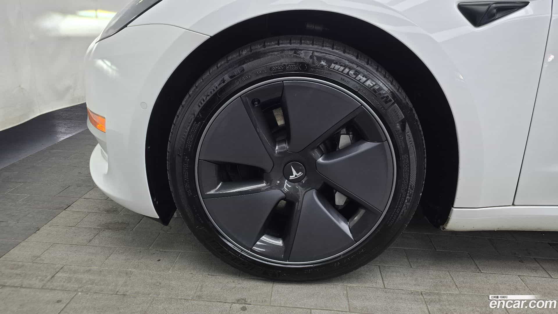 Model 3 Tesla 2021.5-OUTER-005