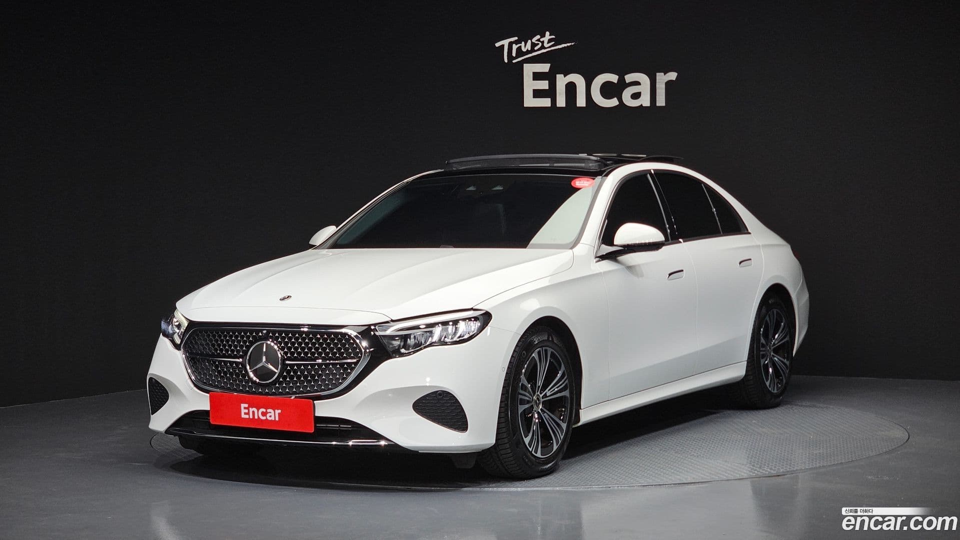 Main__Slider__Photo:E-Class Mercedes-Benz 2024.7-0