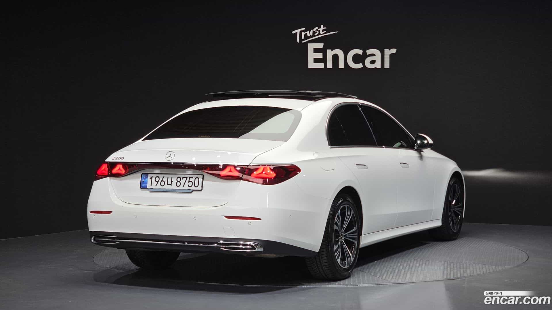 E-Class Mercedes-Benz 2024.7-OUTER-002