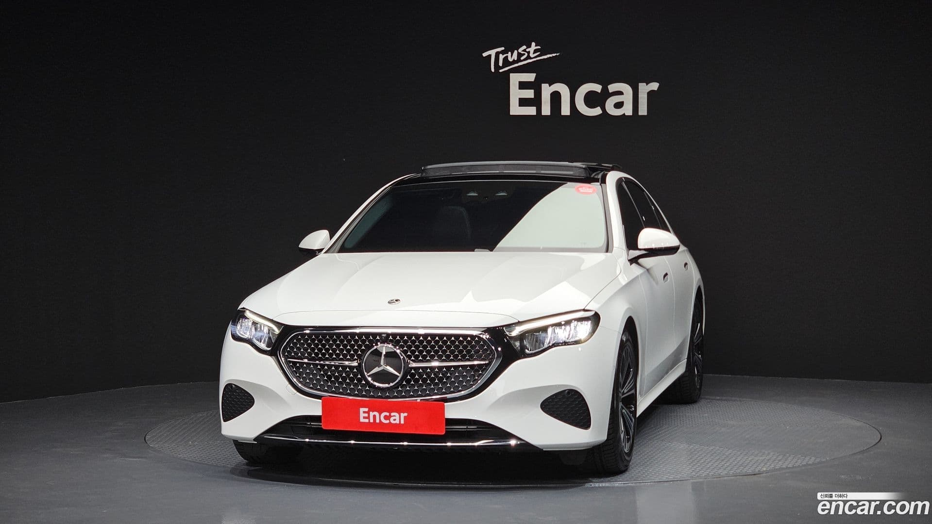 Main__Slider__Photo:E-Class Mercedes-Benz 2024.7-2