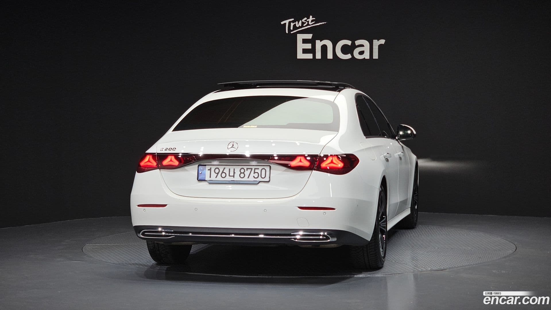 Main__Slider__Photo:E-Class Mercedes-Benz 2024.7-3