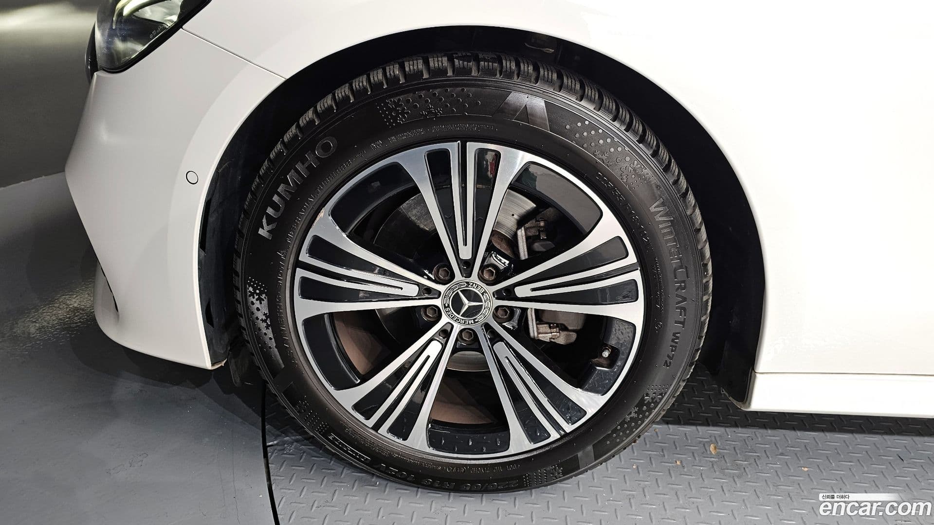 Main__Slider__Photo:E-Class Mercedes-Benz 2024.7-4