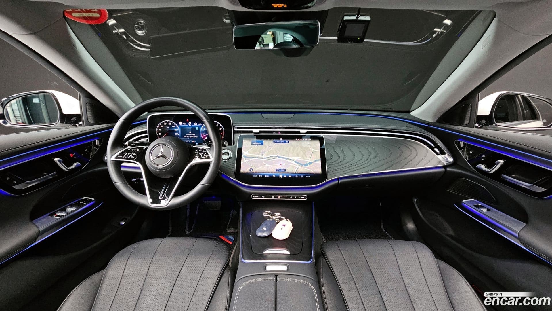Main__Slider__Photo:E-Class Mercedes-Benz 2024.7-6