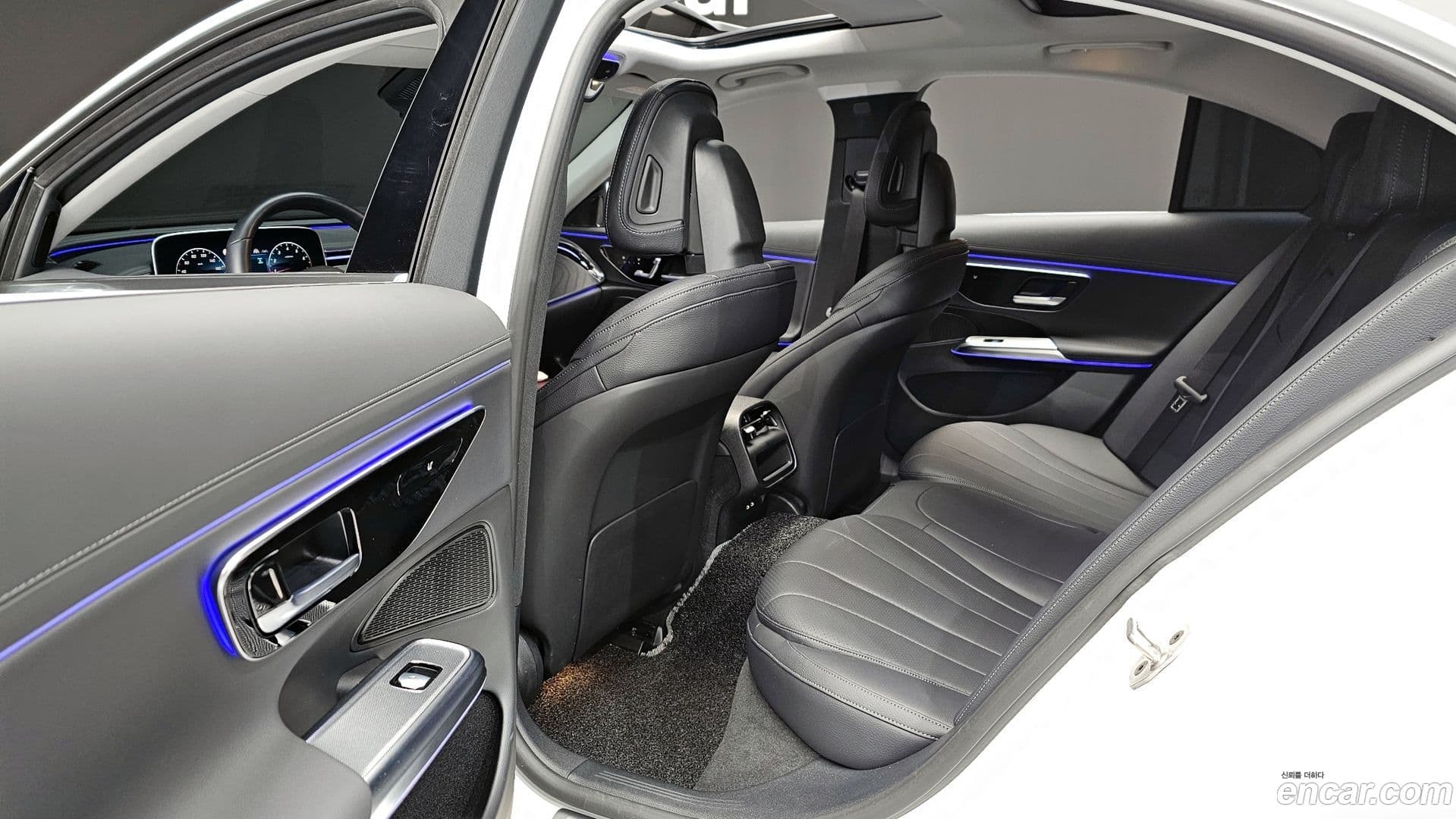 Main__Slider__Photo:E-Class Mercedes-Benz 2024.7-9